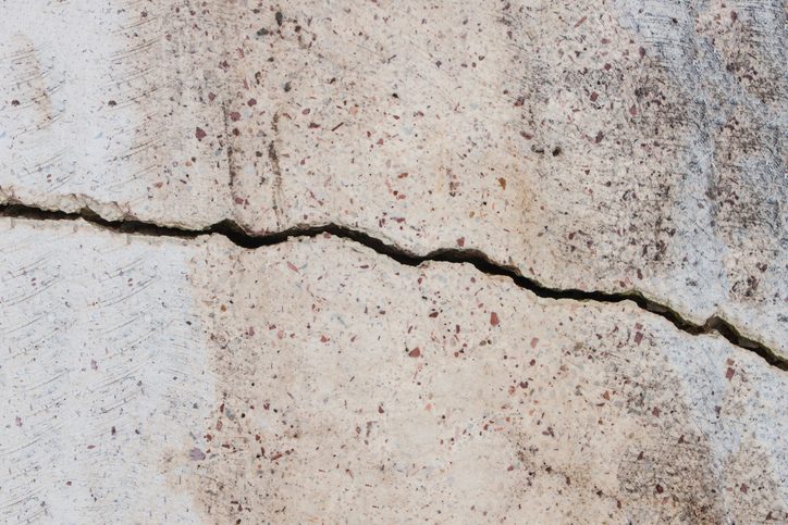 外壁のひび割れは雨漏りに繋がる 高松市で外壁塗装をするならプラニング Kまで